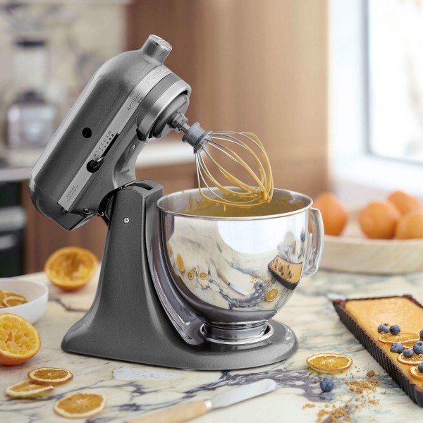 Der Schneebesen von KitchenAid ist ideal zum luftigen Schlagen von Sahne, Eiern oder Dips.