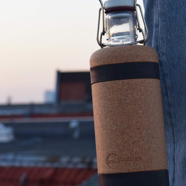 Schutzhülle aus Kork für 600 ml Trinkflaschen "Soulsleeve" (Braun/Schwarz) von Soulbottles