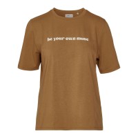 Locker geschnittenes, goldfarbenes T-Shirt für Damen mit Spruch "be your own muse" von Covers & Co. in der Frontansicht