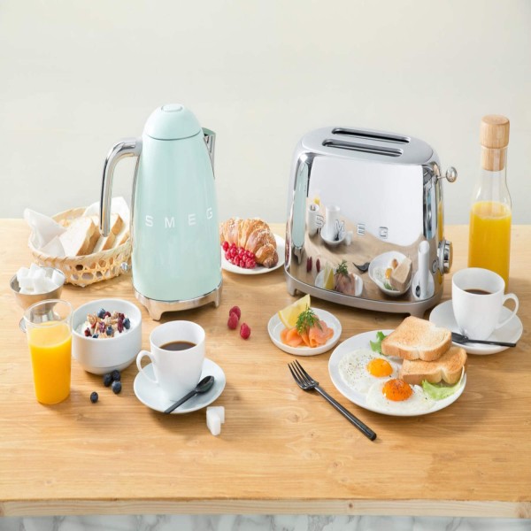 smeg Set aus 2-Schlitz-Toaster kompakt und Wasserkocher variable Temperatur (Chrom)