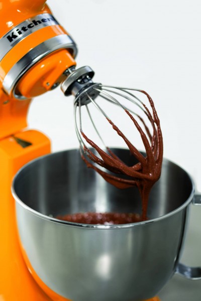 Der Schneebesen von KitchenAid ist ideal zum luftigen Schlagen von Sahne, Eiern oder Dips.