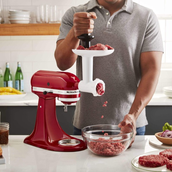 Der KitchenAid Fleischwolf-Aufsatz kann es mit Vielem aufnehmen.