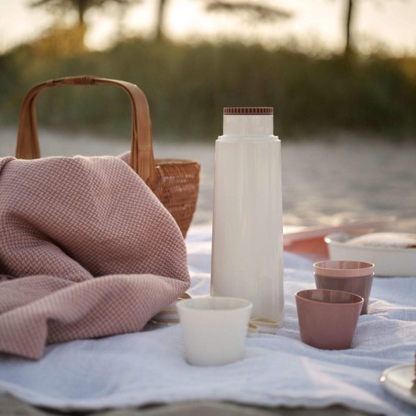 Stelton Rig-Tig Isolierflasche mit 4 Tassen "PICNIC" (Rosa/Weiß) 