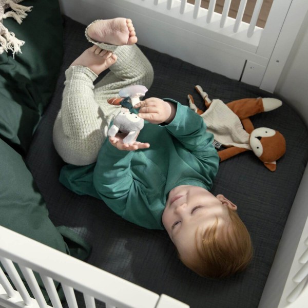 Babyrassel "Siggy das Kaninchen" (Grau) von Sebra