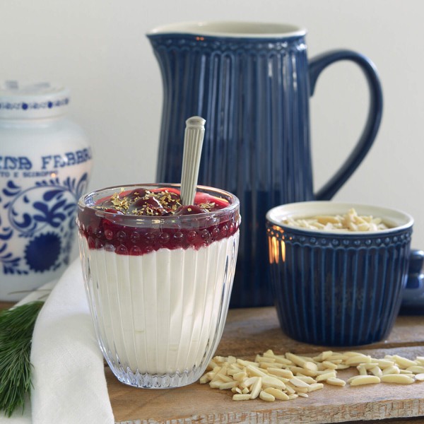 Dunkelblauer Latte Cup Alice von GreenGate