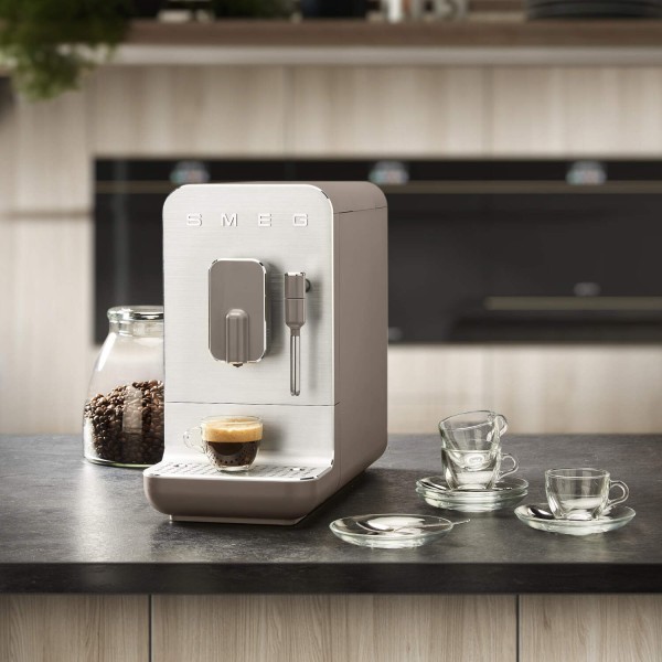 smeg Kompakt-Kaffeevollautomat (Matt Taupe) Medium
